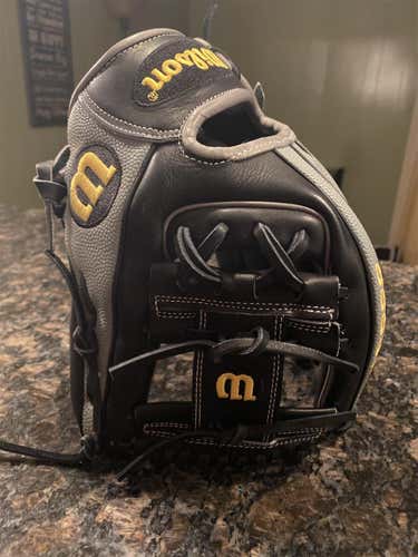 New Infield A2000 11.5" Baseball Glove