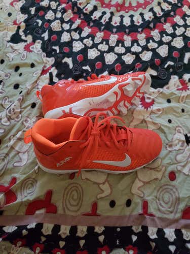 New Youth Size 5.5 (Women's 6.5) Nike Cleats