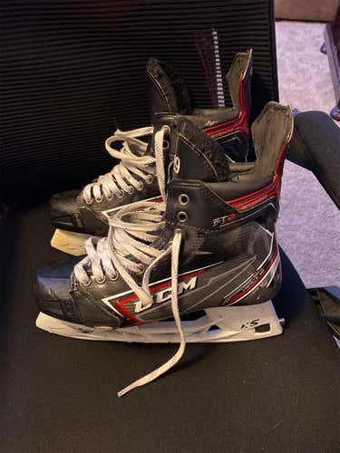 Senior CCM JetSpeed FT2 Regular Width Size 8.5 Hockey Skates