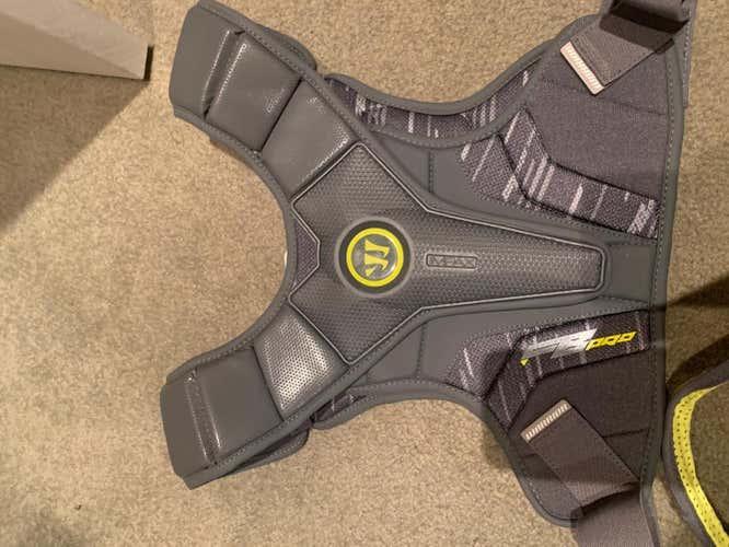 New Medium Warrior Shoulder Pads (BOX) with arm pads