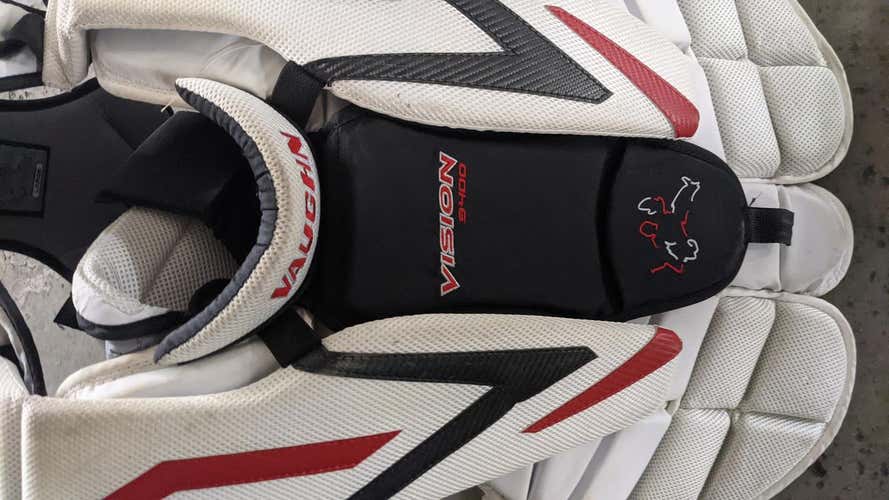 Used Senior Large Vaughn Vision 9400 Goalie Chest Protector