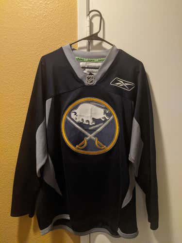 Buffalo Sabres Practice Jersey - Large / Size 52 - Used