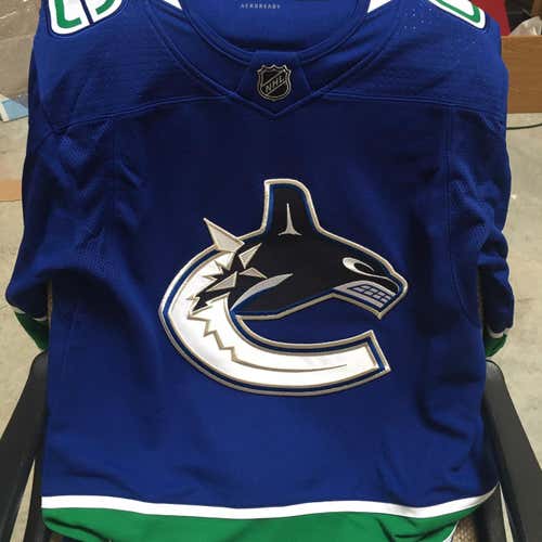 Vancouver Canucks Blue Adult Size 46 Adidas  Jersey-NWT