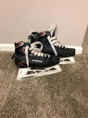Senior Bauer Vapor X700 Regular Width  Size 5 Hockey Goalie Skates