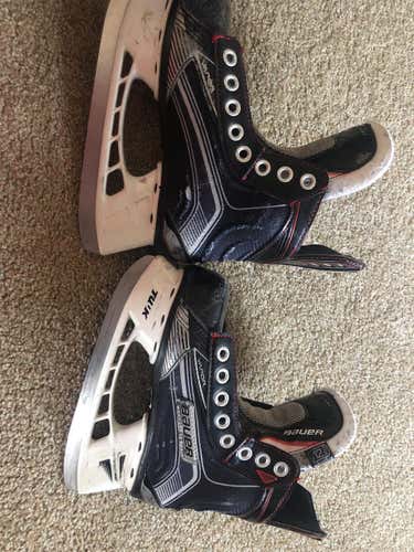 Youth Bauer Vapor X500 Regular Width  Size 12 Hockey Skates