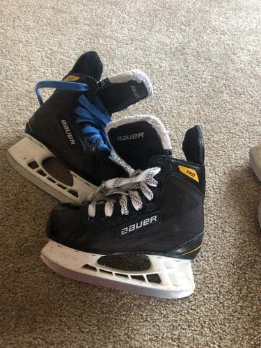 Youth Bauer Supreme 140 Regular Width  Size 10 Hockey Skates