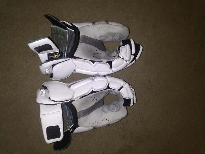 White Used Maverik Rome RX3 Goalie Gloves 13"