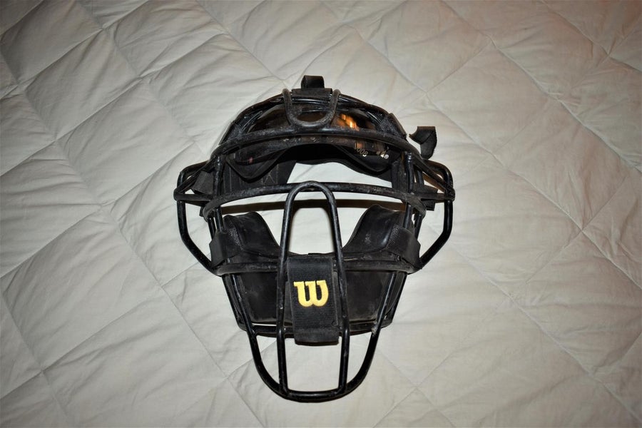 Wilson A3008 Umpire / Catcher's Mask w/Sun Visor