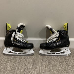 Senior Bauer Supreme Regular Width  Size 6 Hockey Skates
