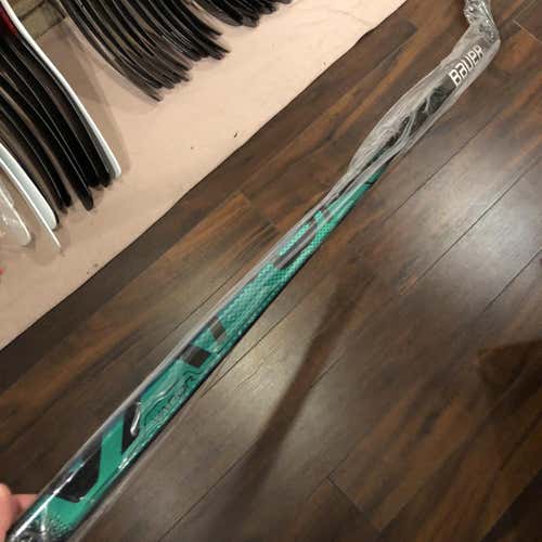 New Intermediate LH Bauer Green Vapor FlyLite P28 Hockey Stick 55 Flex