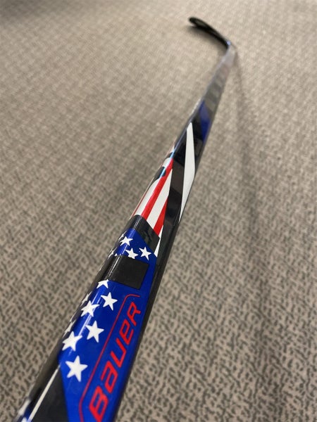Senior Right Handed Vapor FlyLite P28 70 Flex Hockey Stick