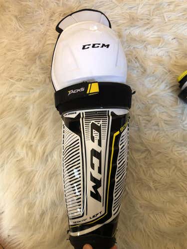 Senior CCM Tacks 9060 14 In Shin Pads