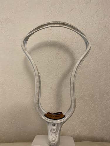 White Used Unstrung Stallion 700 Head