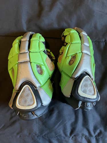 Used Maverik Adrenaline BlackCard Gloves