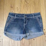 MAURICES ROLL CUFF JEAN SHORTS 7/8 MID RISE 3"