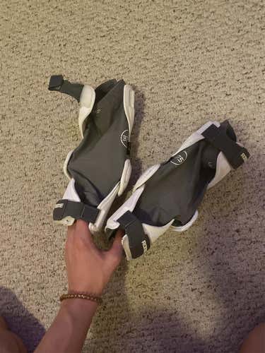 Used Medium Maverik Rome RX3 Arm Pads