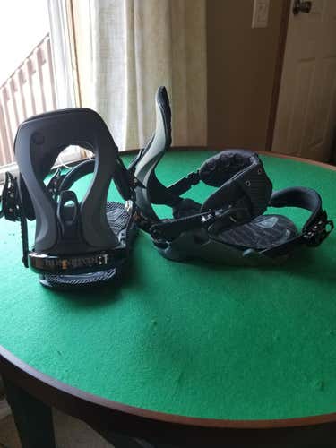 Used Rossignol XV Snowboard Bindings Size Large