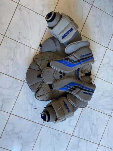 Senior Small Vaughn VE8 XFP Goalie Chest Protector