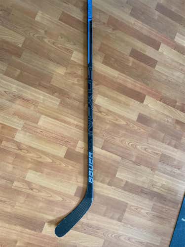 Senior Right Handed Nexus 2N Hockey Stick
