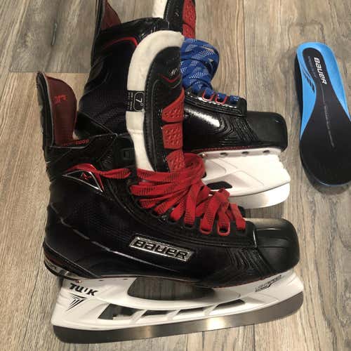 Senior Bauer Vapor 1X Regular Width  Size 7 Hockey Skates