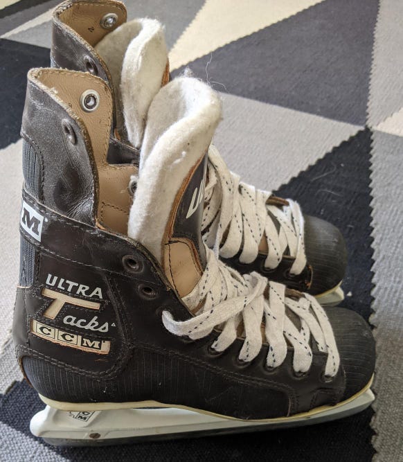 Used CCM Ultra Tacks Hockey Skates Narrow Width Size 4