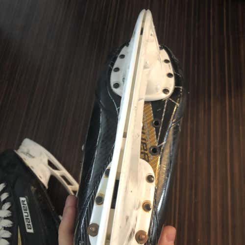 Senior Bauer Supreme 2S Pro Extra Wide Width Pro Stock Size 7 Hockey Skates