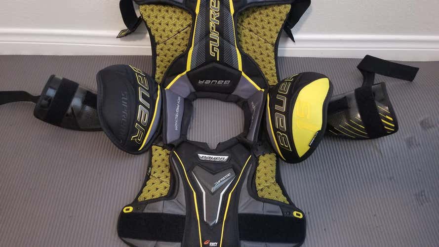 New Senior Medium Bauer Supreme 1S Shoulder Pads