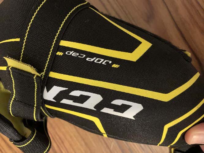 Senior Used Medium CCM Elbow Pads