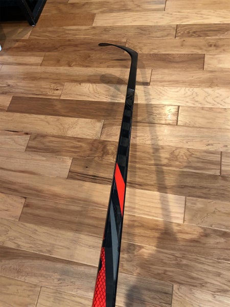 New Right Handed Vapor FlyLite Hockey Stick 70 Flex P28