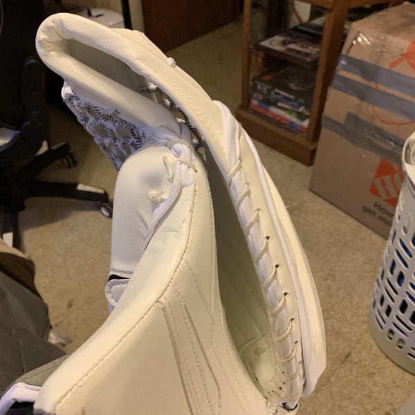 Lefevre Senior Goalie Glove 580 Closure.
