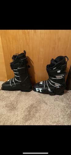 Used Full Tilt Drop Kick Ski Boots