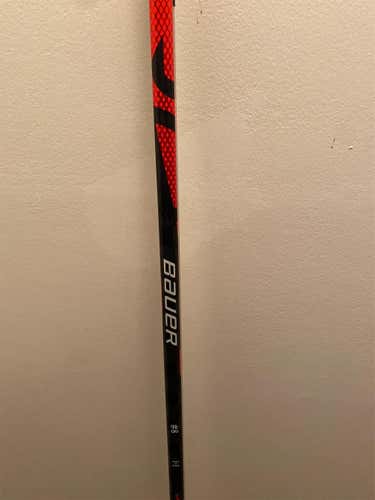 Senior Right Handed Vapor ADV Mid Pattern Pro Stock Hockey Stick