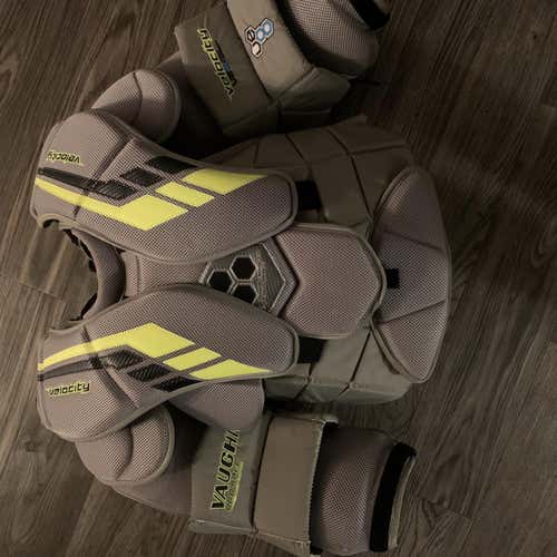 Senior Medium Vaughn Velocity VE8 Pro Goalie Chest Protector