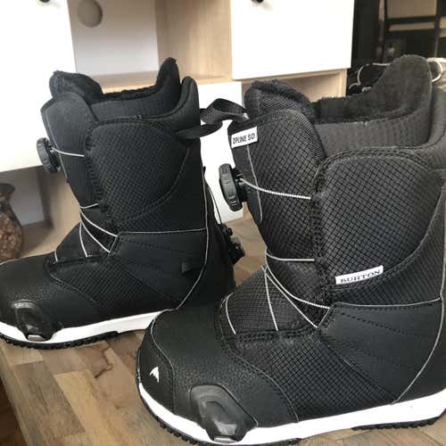 Kid's Size 4.0 (Women's 5.0) Burton zipline step on All Mountain Snowboard Boots