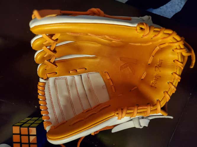 Used 44 Pro Right Hand Throw Signiture Series Baseball Glove 11.75"