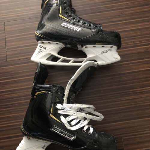 Senior Bauer Supreme 2S Pro Extra Wide Width Pro Stock Size 7 Hockey Skates