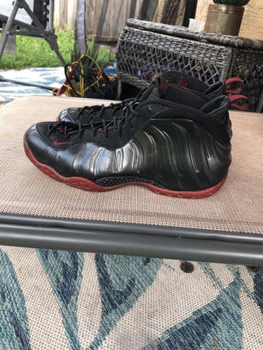 Black Men's Size 11 (Women's 12) Nike Shoes