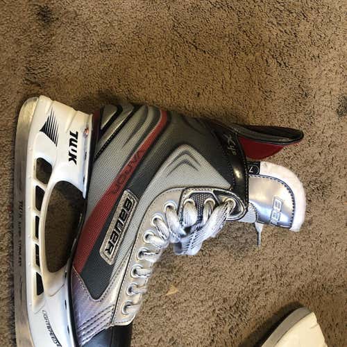 Youth Bauer Vapor x40 Size 7.5 Hockey Skates