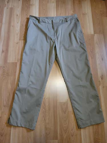 Men's Used Size 38x30 Under Armour Golf Pants