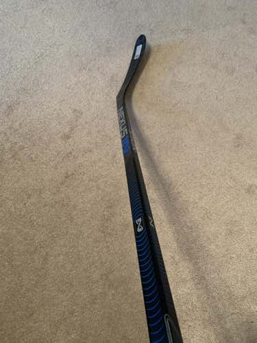 Senior Bauer Right Handed Nexus 1N Hockey Stick P28 Giroux/Eichel 87 Flex Smooth Non Grip