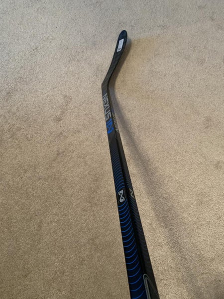 Senior Bauer Right Handed Nexus 1N Hockey Stick P28 Giroux/Eichel 87 Flex Smooth Non Grip