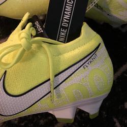 New Size 9.5 (Women's 10.5) Nike Phantom Vision Elite Cleats