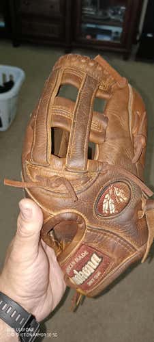 Used Nokona Right Hand Throw WB1175 Baseball Glove 11.75"