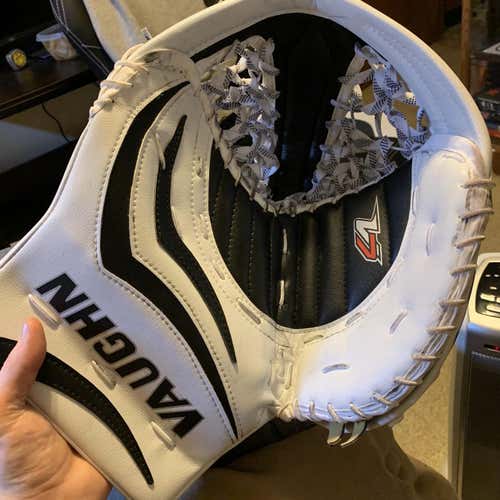 White Velocity V7 XR Glove- Regular