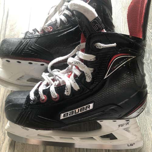 Junior Bauer Vapor X Velocity Regular Width  Size 5 Hockey Skates