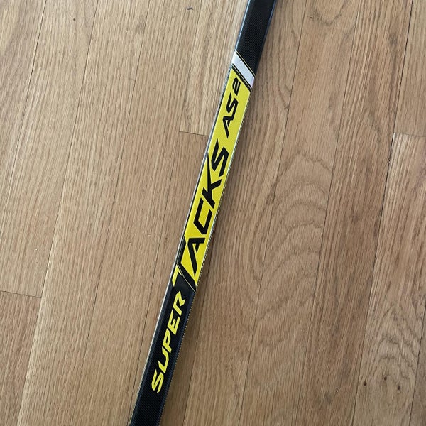 Senior Right Handed Super tacks AS2 Mid Pattern Hockey Stick
