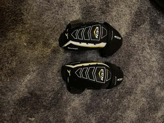 Junior Medium CCM Tacks 2052 Elbow Pads