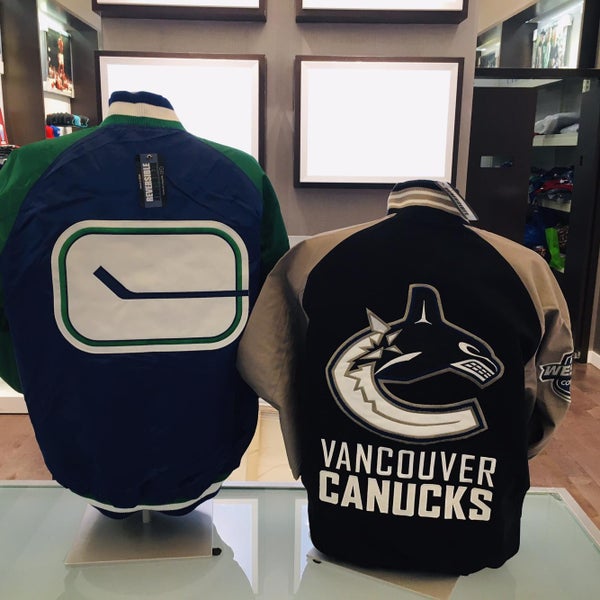 New Medium G3 Jacket-reversible orca and Stick In Rink Sides