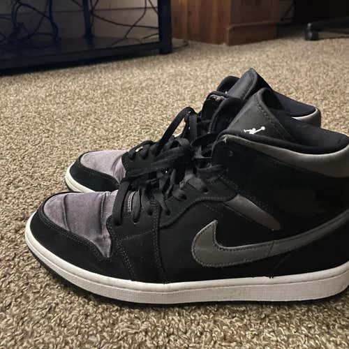 Air Jordan 1 Size 11 Men Retro Sneakers Lightly Worn