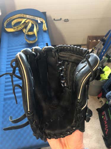 Used Pitcher's Pro Flare 11.75" Baseball Glove